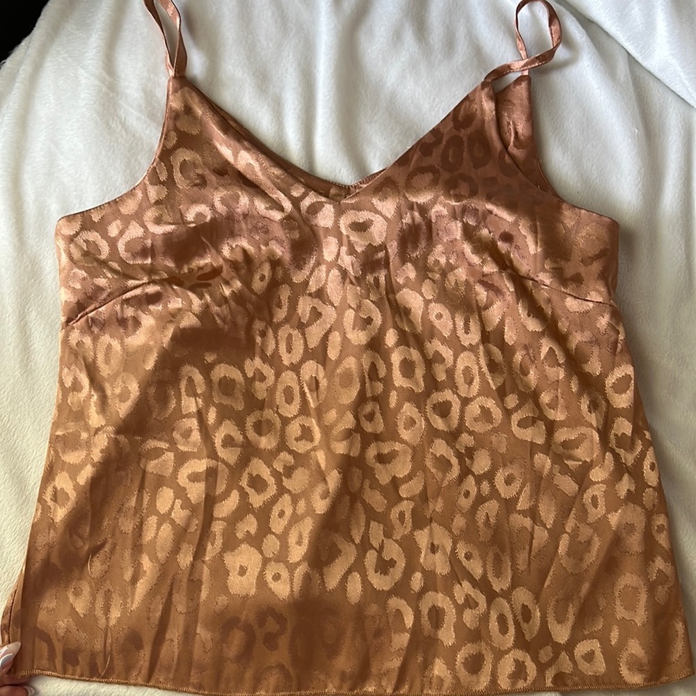 Spaghetti strap pink leopard silk shirt.